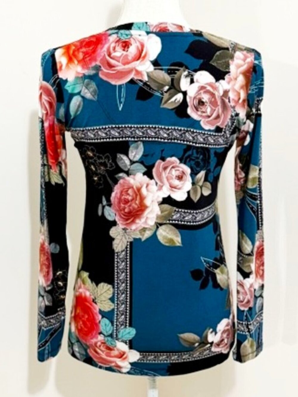 Johnny Was The Janie Favorite Long Sleeve V-Neck Tee in Rosabel Size XS - Picture 4 of 5